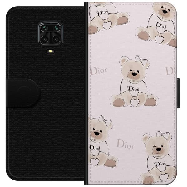 Xiaomi Redmi Note 9S Lompakkokotelo Teddy Dior Vibes - ylellinen nalle muotityyliin
