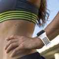 Miniatyrbild 2 av 2: Fitbit Ionic Klockband med hålig design - Vit svart
