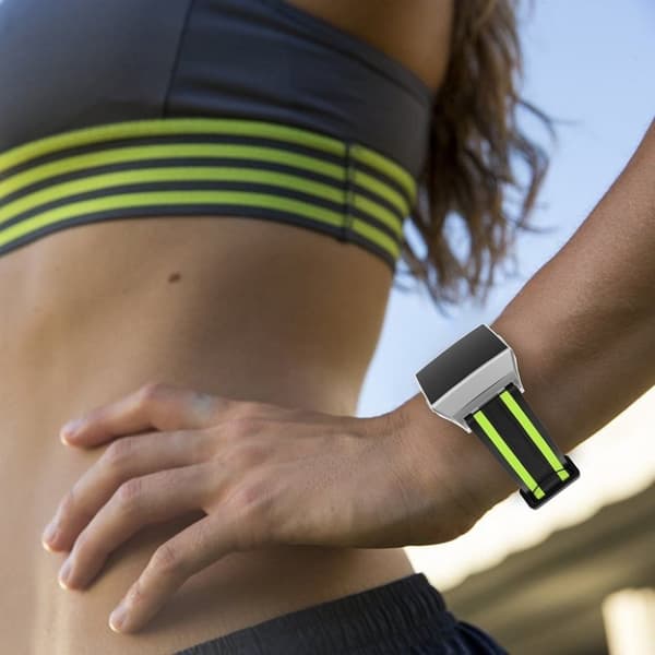 Fitbit Ionic Silikon klockband med stripes - Svart grön