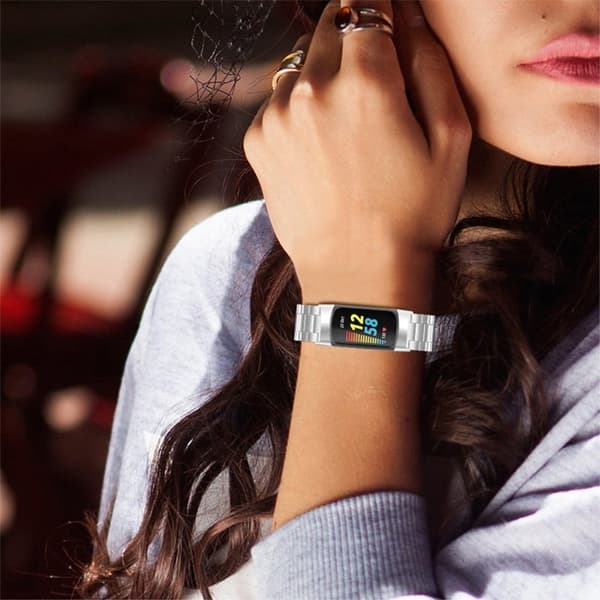 Fitbit Charge 5 lyxigt klockarmband i rostfritt stål med tre pärlor - Silver