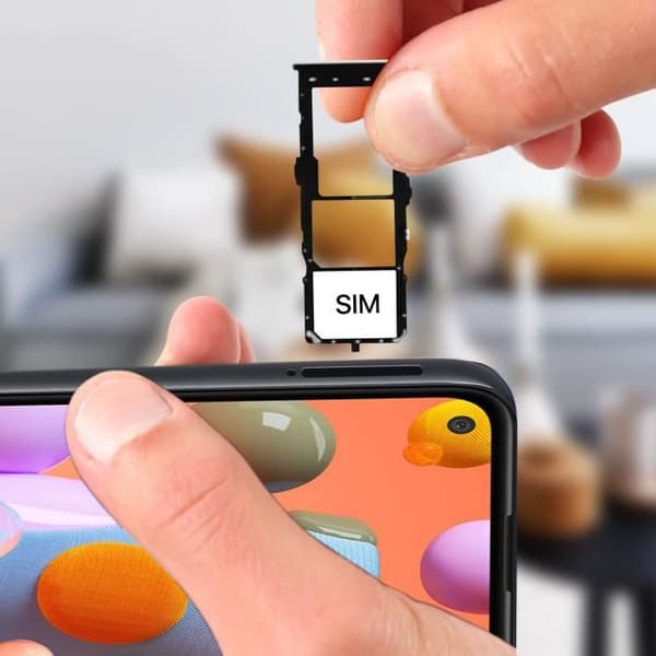 Samsung Galaxy A11 SIM-kortfack 2x Nano SIM och Micro SD ersättning Svart Svart