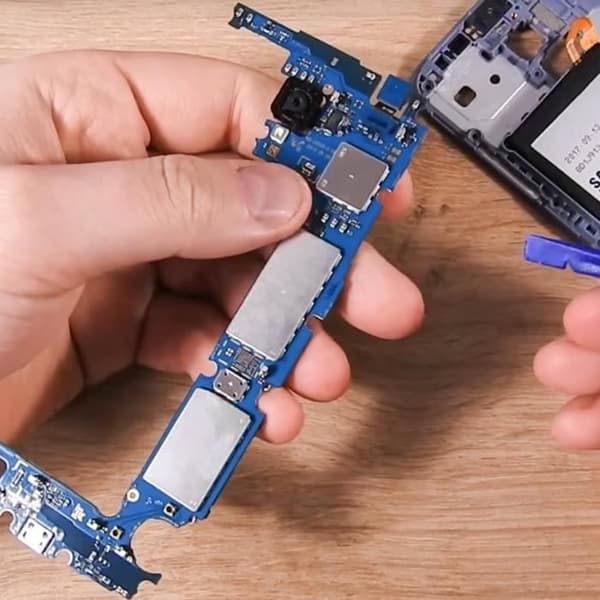 Bakkamera - Samsung - Galaxy J3 2017 - Ersättning - Integrerad anslutningskabel - Svart