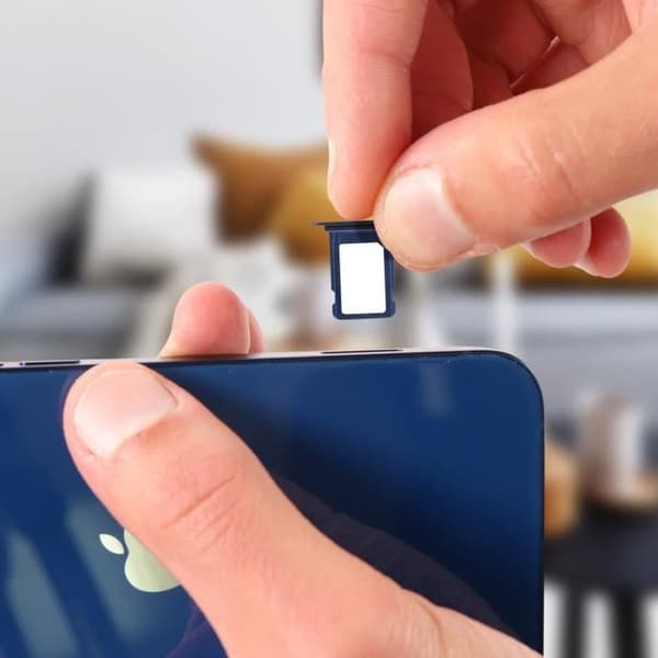 SIM-kortsfack iPhone 12 / 12 Pro - Blå - Ersättningsplats för Nano SIM