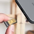 Miniatyrbild 3 av 4: Ersättningsfack för SIM-kort till Samsung Galaxy S22 Plus - Grå