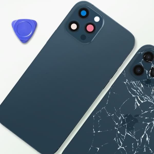 iPhone 12 Pro-chassi med Royal Blue ersättningsglas på baksidan