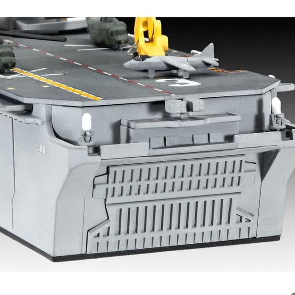 Revell TRANSPORTÖR DASSAUT USS WASP KLASS - 05178