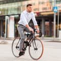 Miniatyrbilde 5 av 6: Sykkel / e-scooter holder med innebygd kraftbank