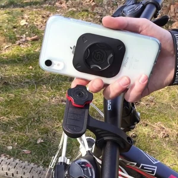 Cykelfäste Roterande växellåsmonterad självhäftande adapter Out Front Spigen Svart