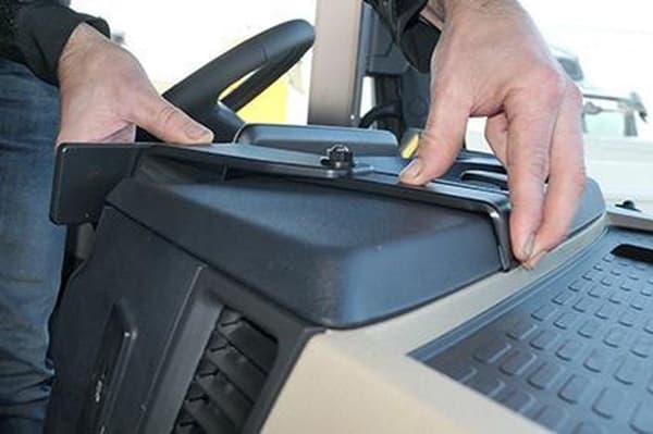 Holder - Brodit ProClip - Mercedes Benz Actros 5 / Arocs 2020-> Center Mount Extra strong