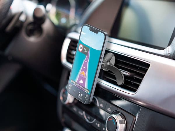CellularLine Touch Mag Mobilholder til bil med Magsafe - Svart