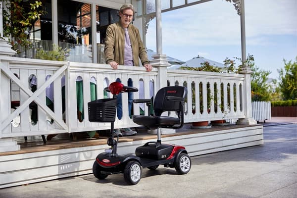 300W Fyrhjulig utomhus elrullstol – 15 km räckvidd, röd – Mobilitetsskoter, Elscooter för äldre, Senior skoter, Elfordon för äldre, 4-hjulig elskoter