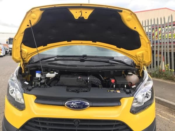 Kaasujouset, etupuskurin hupun muokkaus, Ford Transit Custom 2012-2020