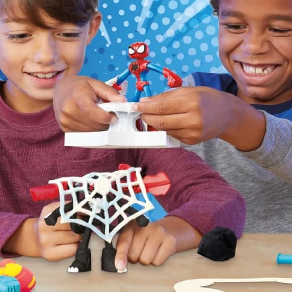 Play-Doh Spider-Man, Slash Attack-set med 2 flexibla figurer, 7 tillbehör och modelllera, 4 år, Marvel