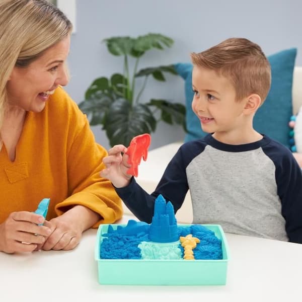 Kinetic Sand - Slottssandlåda 454G - Natursand för solida och färgglada skapelser