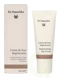 Pikkukuva 3 / 4: Dr. Hauschka Regenerating Day Cream 40 ml Refines And Tones Mature Skin