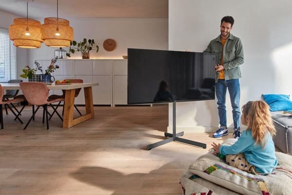 Vogel's TVS 3690 Swivel TV-golvstativ för LCD- och OLED-TV upp till 77" och max 50 kg