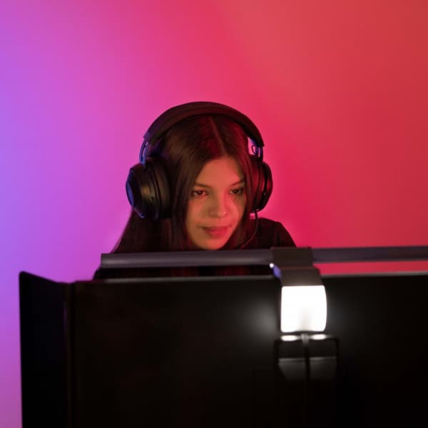 BenQ Screenbar Halo -näyttöön kiinnitettävä valaistusjärjestelmä