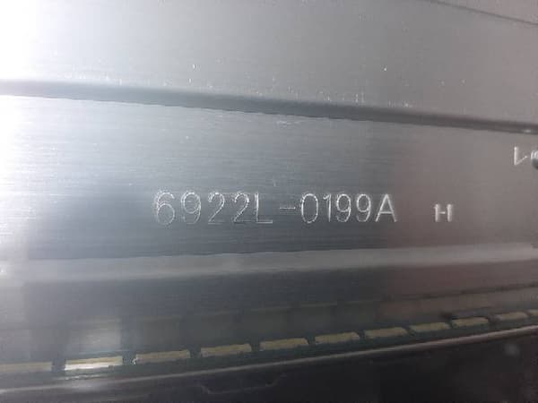 LED-taustavalo nauha, yhteensopiva LG 55UH651V:n ja 55UH650V:n kanssa.