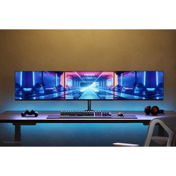 Neomounts FPMA-D550D3 -monitorarm för tre skärmar, svart
