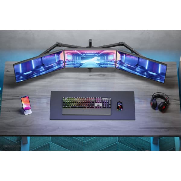 Neomounts FPMA-D550D3 -monitorarm för tre skärmar, svart