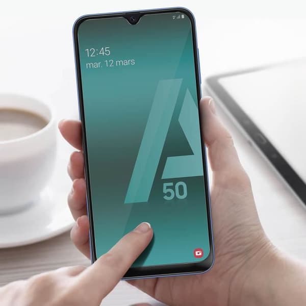 Galaxy A50 helkroppshärdat glasfilm Akashi fasad skärmskydd svart
