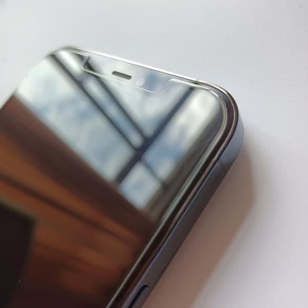 INF Personvernskjermbeskytter i høyaluminiumsglass iPhone 12