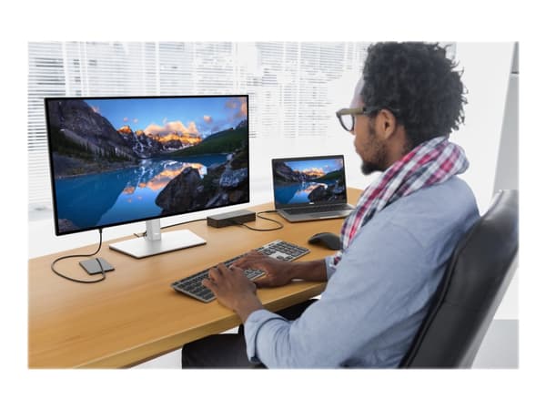 Dell UltraSharp U2722D - LED-skärm - 27" - 2560 x 1440 QHD @ 60 Hz - IPS - 350 cd/m² - 1000:1 - 5 ms - HDMI, DisplayPort - silverplatina - med 3 års