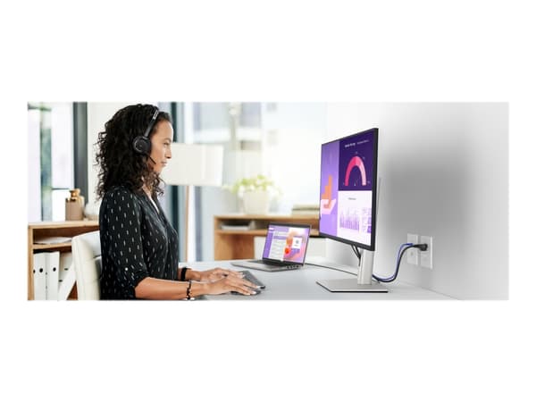 Dell P3223QE - LED-skjerm - 31.5" - 3840 x 2160 4K @ 60 Hz - IPS - 350 cd/m² - 1000:1 - 5 ms - HDMI, DisplayPort, USB-C - med 3 years Advanced Exchan