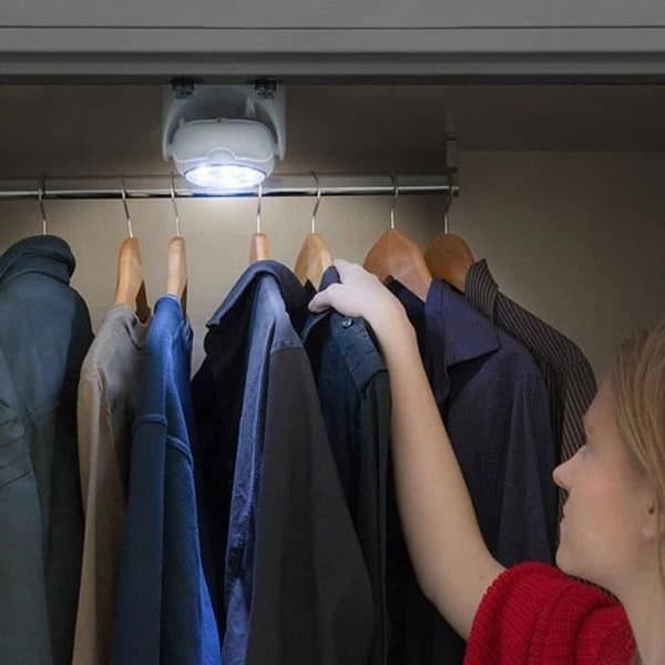 B608446-SHOP-STORY - Trådlös LED-lampa med 360° svängbar rörelsesensor inomhus utomhus