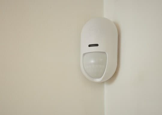 Yale inomhusrörelsesensor Infraröd sensor Trådlös Vägg Vit