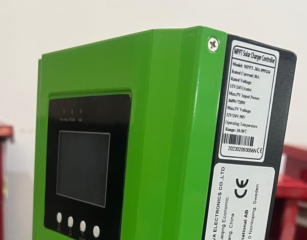 NOVA MPPT solcells laddningsregulator 30A för husbil & båt