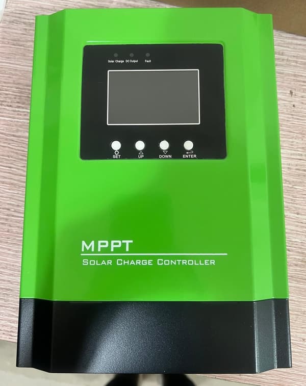 NOVA MPPT solcells laddningsregulator 30A för husbil & båt
