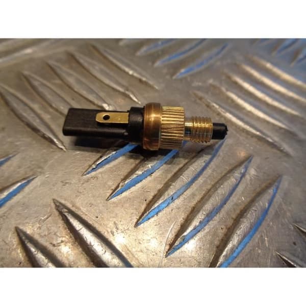 sensor 6 mm kåpa fram bak broms koppling kontaktor stoppljus start motorcykel skoter yamaha honda