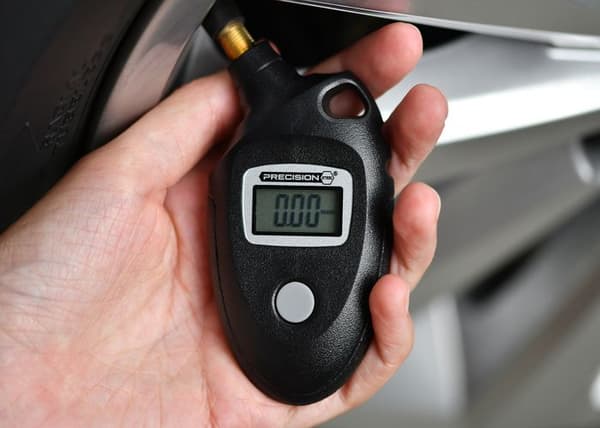 PRECISION-STEEL digital tryckregulator - godkänd tryckmätare