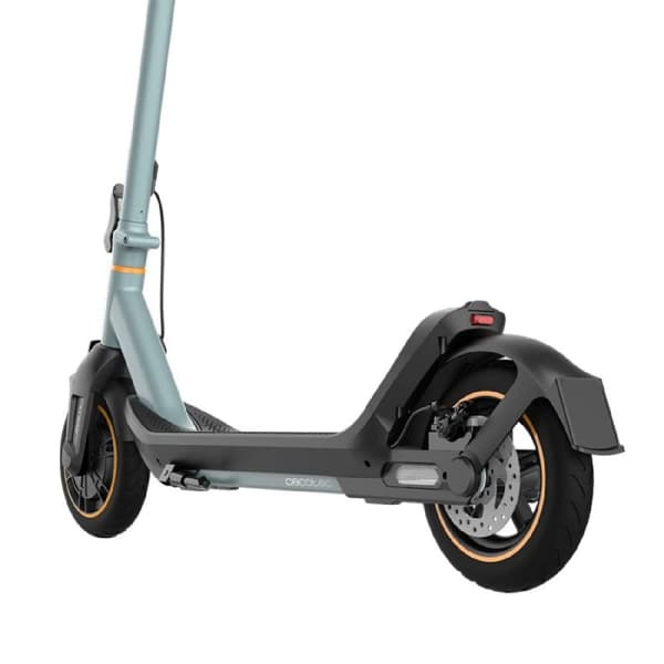 Cecotec Electric scooter with a maximum power of 500 W to overcome slopes and drive on any surface. Range of up to 20 km. It complies with all requir
