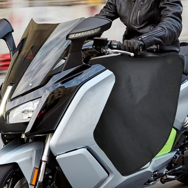Scooterin jalkasuojus, tuulenpitävä muotoilu, irrotettava kesäkäyttöön,musta