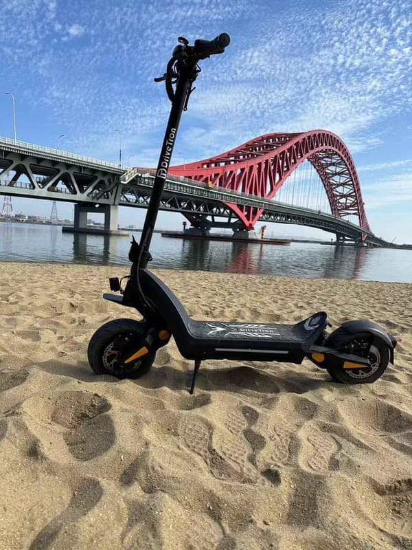 DriveTron DT06 elektrisk scooter 60V 23.4AH 75 km/t Maks. hastighed, 85 km rækkevidde, 1900W*2 motor og 11-tommer slangeløse dæk