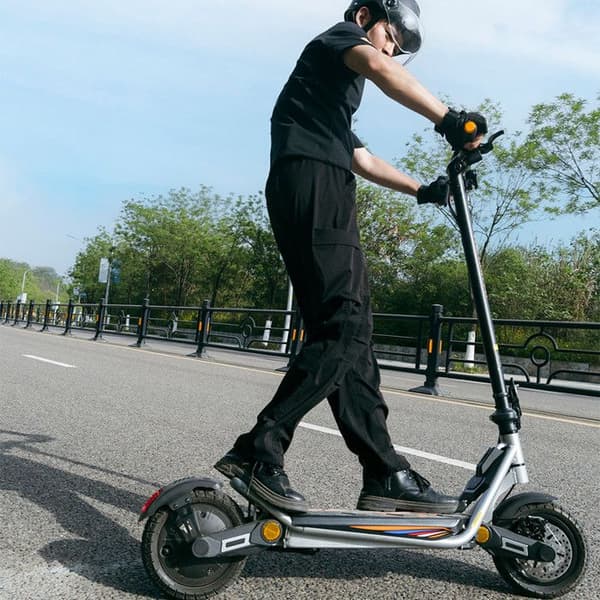 Kukirin A1 Fällbar Elektrisk Kickbike - Motor 800W - Batteri 48V 13Ah - Lufthjul 10" - Räckvidd 45km