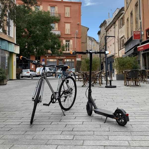 Blinkande backspegel för cyklar och skotrar - VISAIA BIKE - QLÏR modell - Svart - Fällbar - 115g