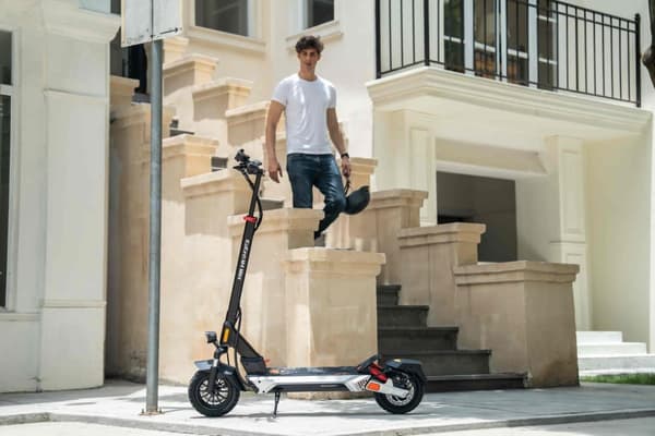 KuKirin M4 Max Elscooter: 800W motor, 48V 18,2Ah batteri, 45 km/h topphastighet, 64 km räckvidd, IP54 vattentät - Hopfällbar, dubbel fjädring