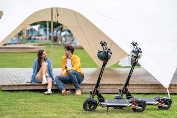 Kukirin M4 Max elscooter, 800W borstlös motor, gaspedalkrokdesign, metallisk dekoration för stadsscooter