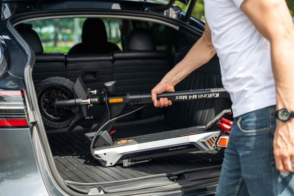 Kukirin M4 Max elscooter, 800W borstlös motor, gaspedalkrokdesign, metallisk dekoration för stadsscooter