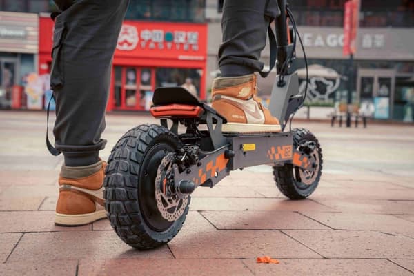 Kukirin G2 elektrisk scooter |48V / 15Ah 800W motor |45 km / t|Maks. rækkevidde 55 km|Skivebremser for og bag+Power-Off bremser|10" slangeløse dæk
