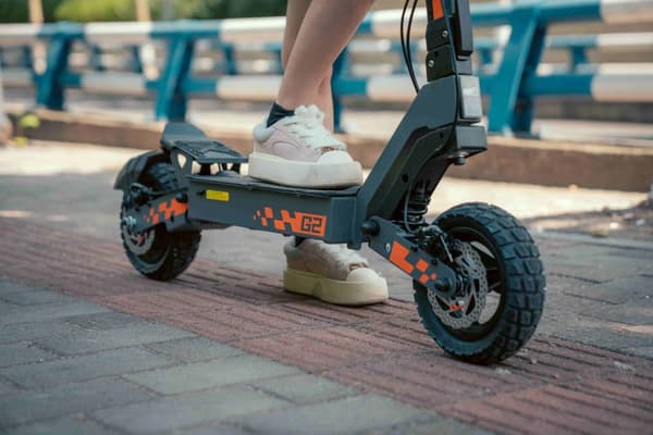 Kukirin G2 elektrisk scooter |48V / 15Ah 800W motor |45 km / t|Maks. rækkevidde 55 km|Skivebremser for og bag+Power-Off bremser|10" slangeløse dæk