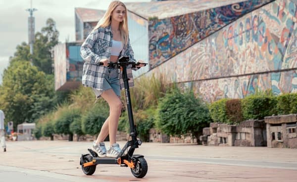 kukirin G2PRO |48V15AH 600W|Huippunopeus 45 km/h|Toimintasäde 58 km|Etu- ja takalevyjarrut + virrankatkaisujarrut|9" tyhjiörenkaat|