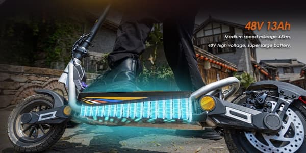 Kukirin A1 sähköskootteri teholla 800 W maksiminopeus 45 km/h akku 48V13Ah kantama ≤ 42 km 10 tuuman tubeless-renkaat