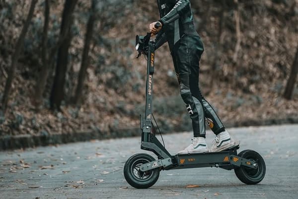 KuKirin G4 terräng elektrisk skoter 2000 W motor, 20 Ah batteri, maximal räckvidd på 75 km