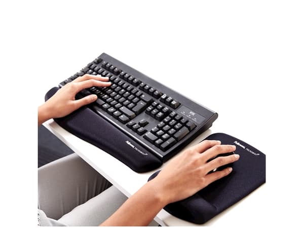 Fellowes PlushTouch - Musmatta med handledsstöd - svart
