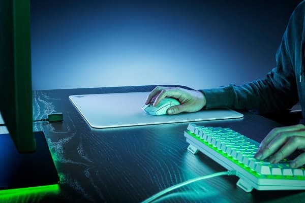 Razer Atlas, Valkoinen, Yksivärinen, Karkaistu lasi, Kumi, Liukumaton pohja, Pelihiirimatto