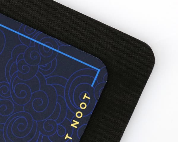 x Pengu - Limited Edition Musematte XXL - Skrivebordsplate